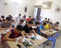 Hình ảnh học viên khóa 2 học lý thuyết 4 tiếng trên 1 ngày