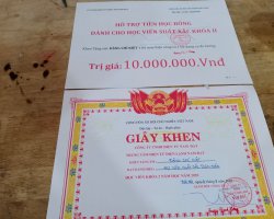 Trao tặng học bổng ra khóa cho học viên KHÓA 2.