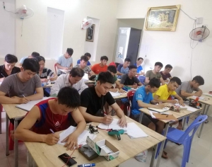 Hình ảnh học viên khóa 2 học lý thuyết 4 tiếng trên 1 ngày