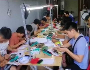Hình ảnh học viên khóa 2 thực hành thực tế trên board mạch 8 tiếng trên 1 ngày